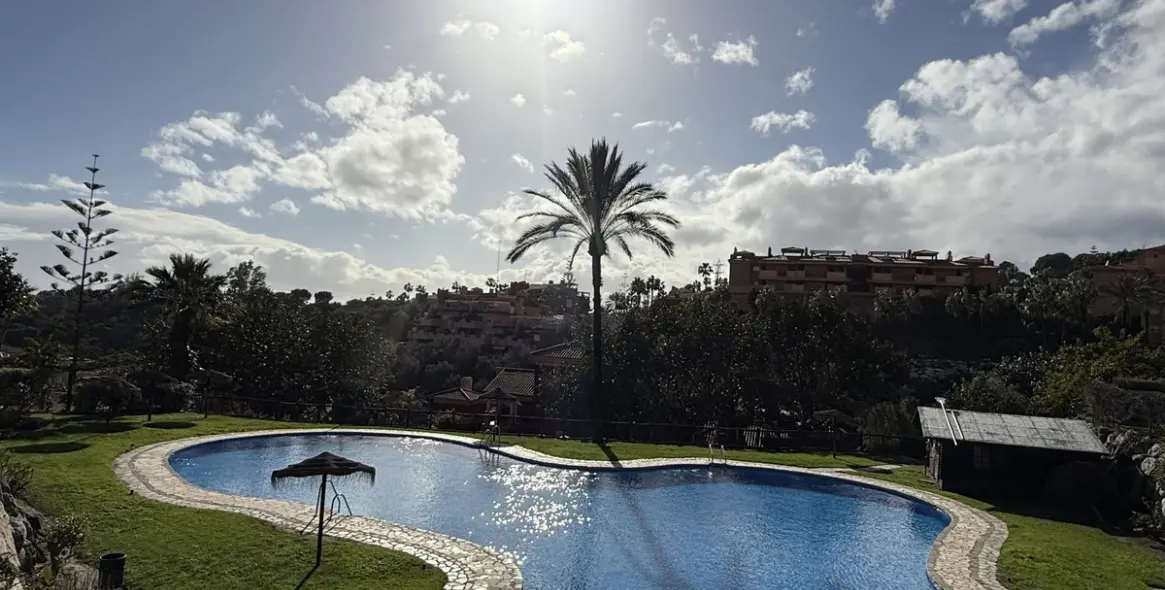 Sale of middle floor apartment in Reserva de Marbella 2