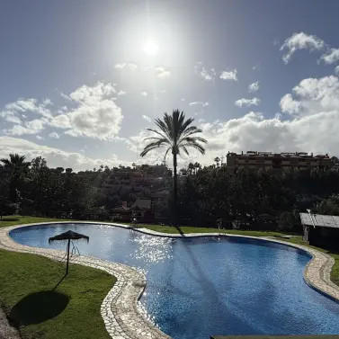 Venta de apartamento en planta media en Reserva de Marbella