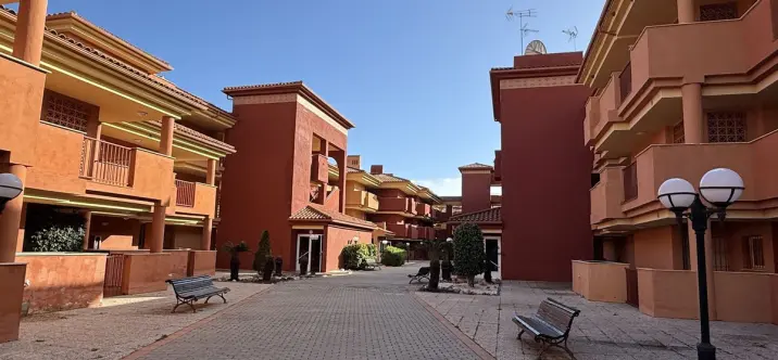 Venta de apartamento en planta media en Reserva de Marbella 2