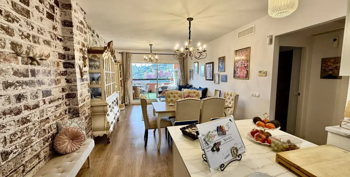 Sale of middle floor apartment in Reserva de Marbella 5