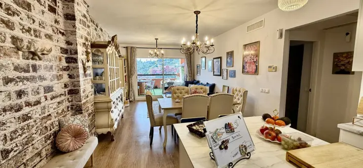 Venta de apartamento en planta media en Reserva de Marbella 4