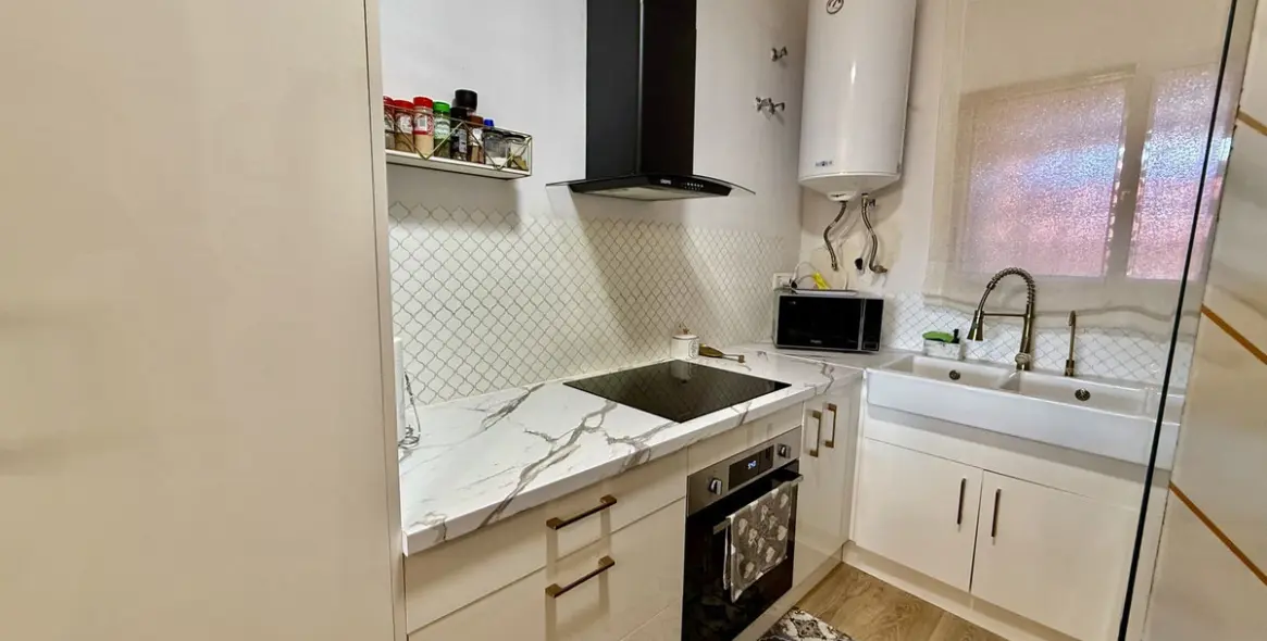 Sale of middle floor apartment in Reserva de Marbella 10