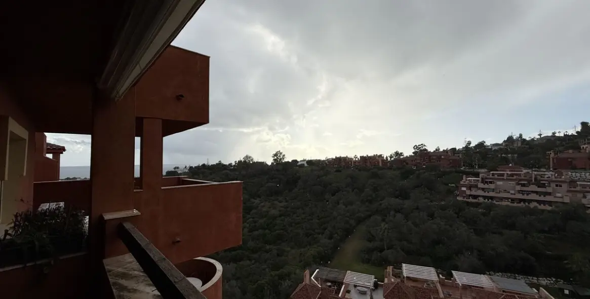 Sale of middle floor apartment in Reserva de Marbella 15