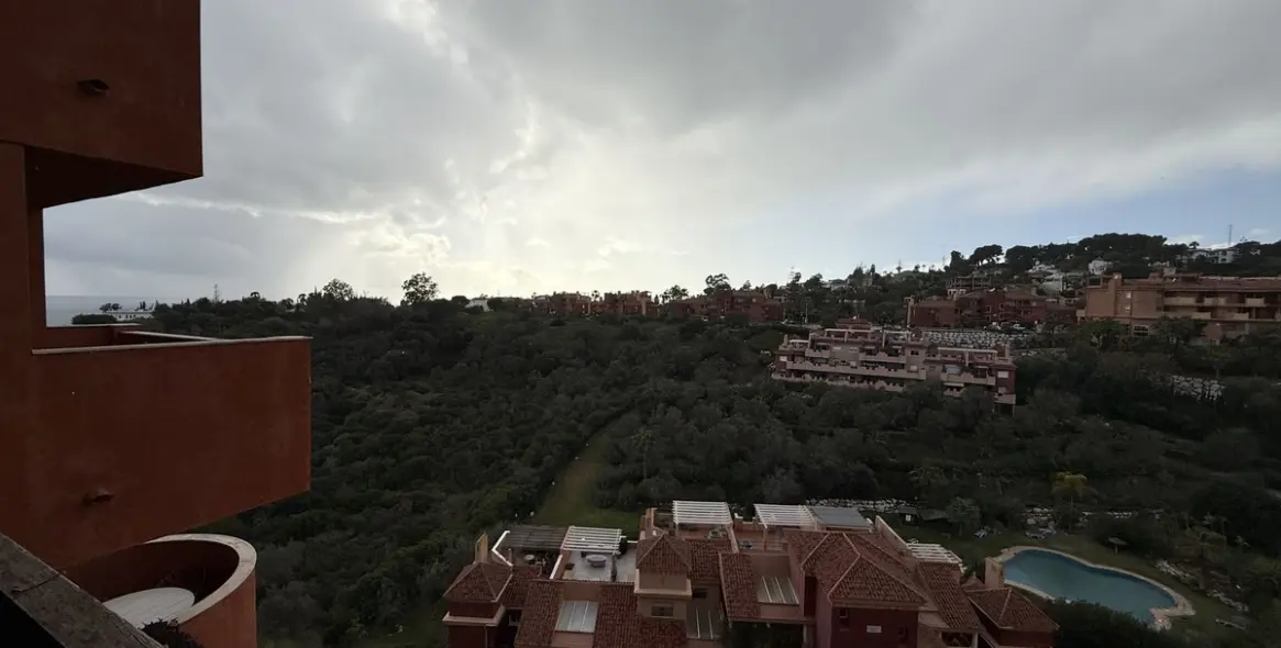 Sale of middle floor apartment in Reserva de Marbella 17