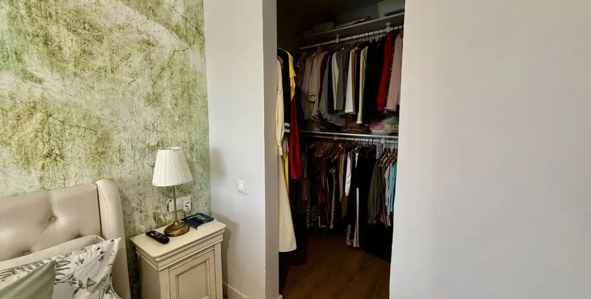 Sale of middle floor apartment in Reserva de Marbella 24