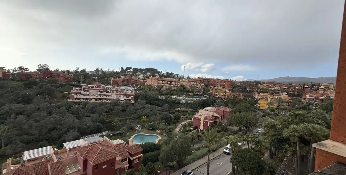 Sale of middle floor apartment in Reserva de Marbella 25