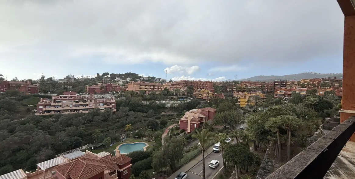 Sale of middle floor apartment in Reserva de Marbella 27