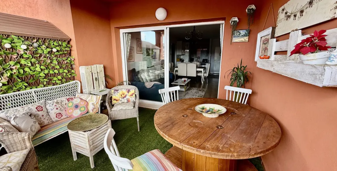 Sale of middle floor apartment in Reserva de Marbella 28