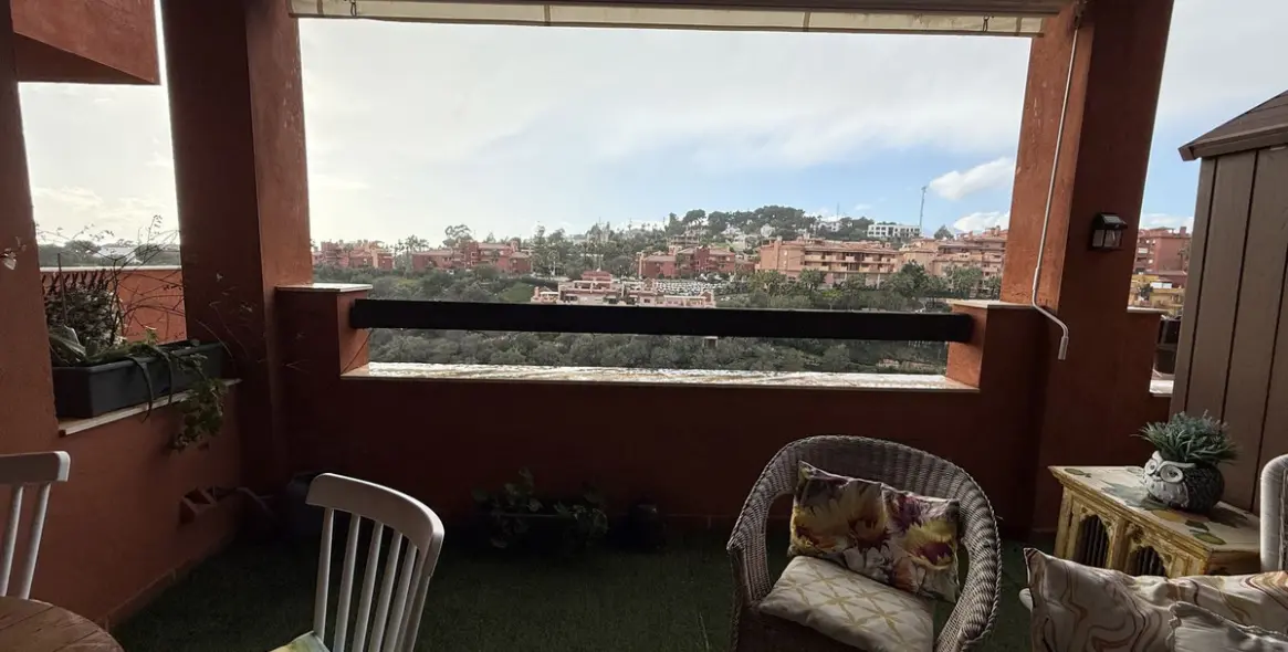 Sale of middle floor apartment in Reserva de Marbella 30