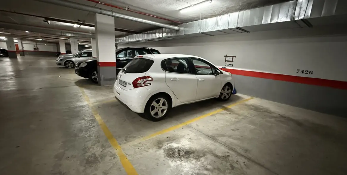 Sale of middle floor apartment in Reserva de Marbella 34