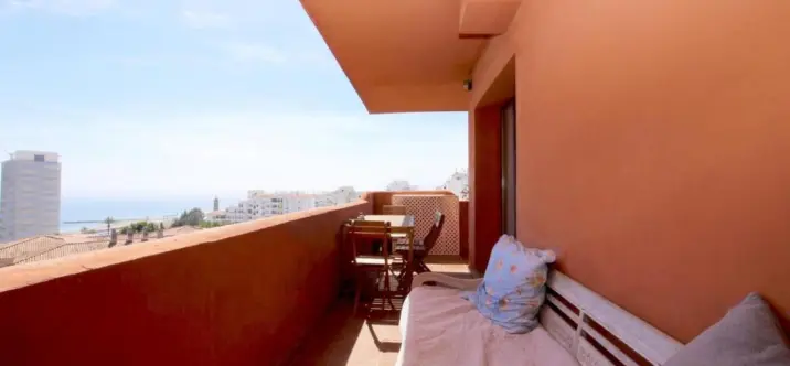Sale of middle floor apartment in Estepona 1