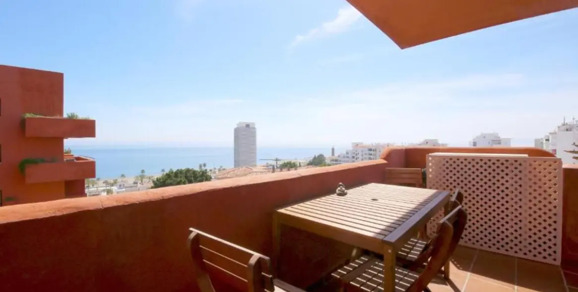Sale of middle floor apartment in Estepona 3