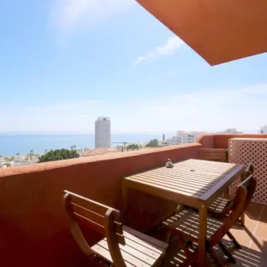Sale of middle floor apartment in Estepona
