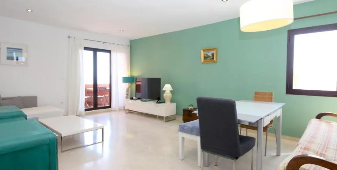 Sale of middle floor apartment in Estepona 4