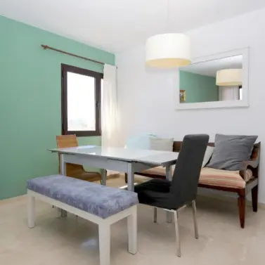 Sale of middle floor apartment in Estepona