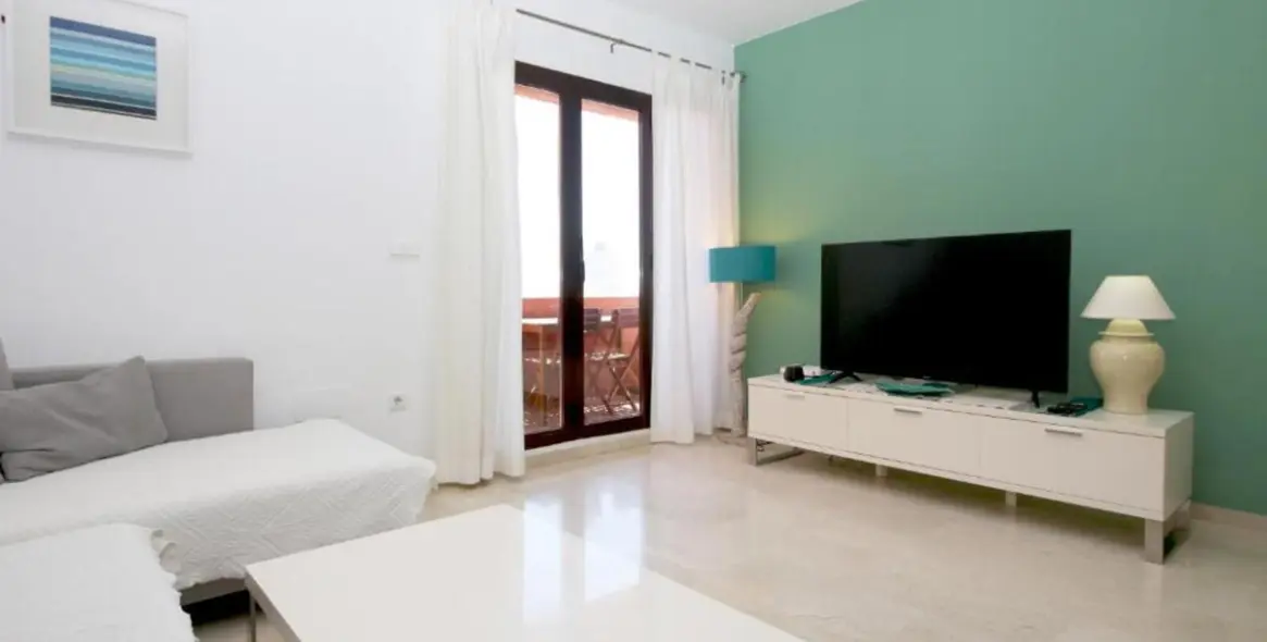 Sale of middle floor apartment in Estepona 6