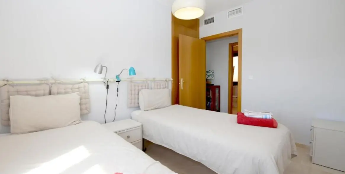 Sale of middle floor apartment in Estepona 7