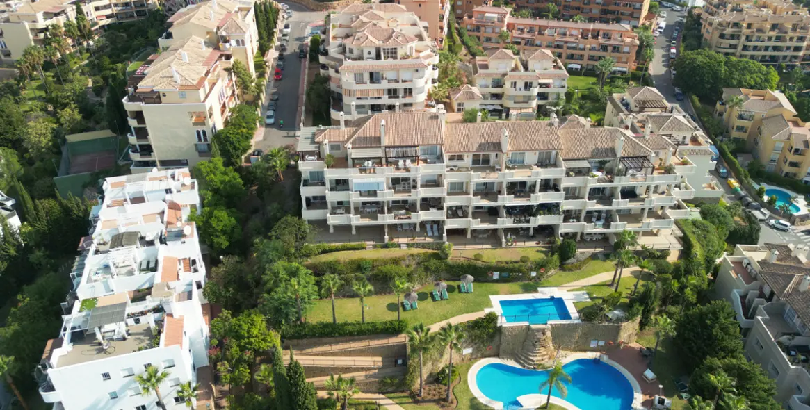 Sale of middle floor apartment in Mijas Costa 1