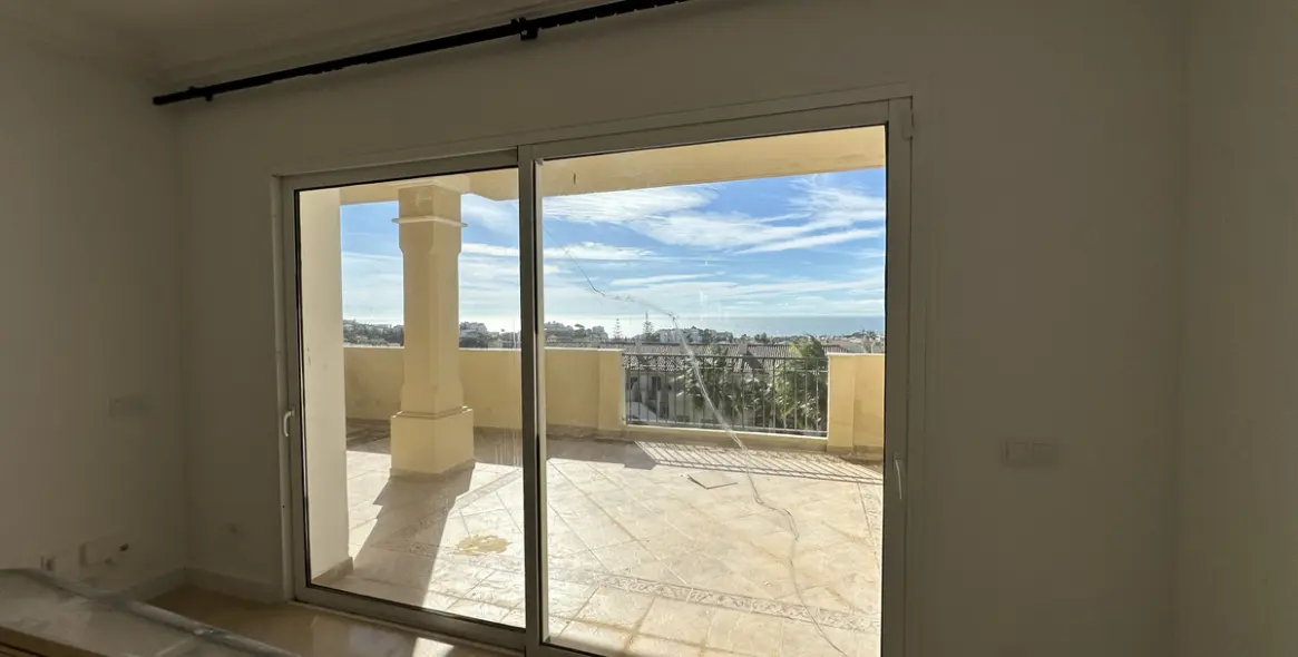 Sale of middle floor apartment in Mijas Costa 2