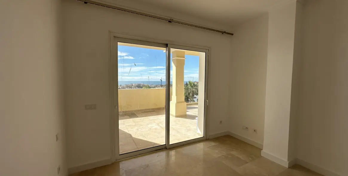 Sale of middle floor apartment in Mijas Costa 6
