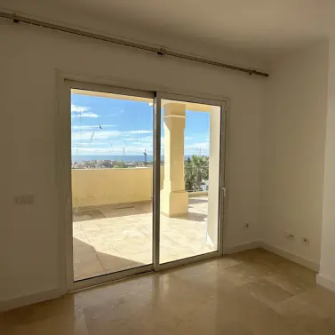 Продажа апартаментов на среднем этаже в Mijas Costa