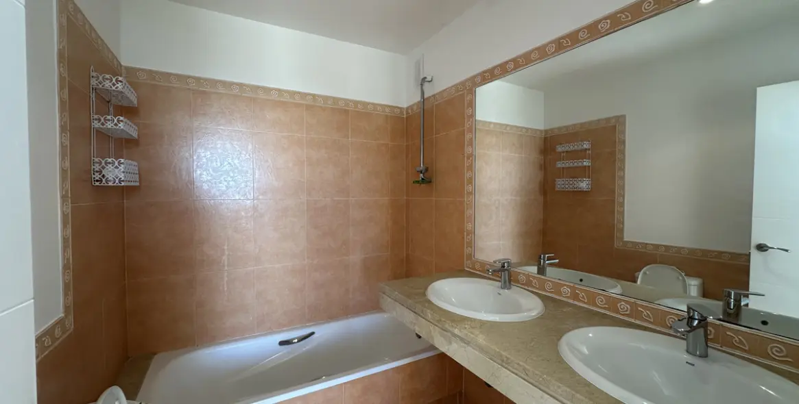 Sale of middle floor apartment in Mijas Costa 7