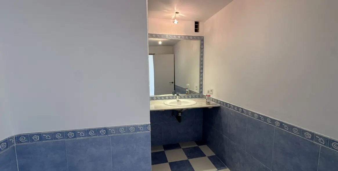 Sale of middle floor apartment in Mijas Costa 8