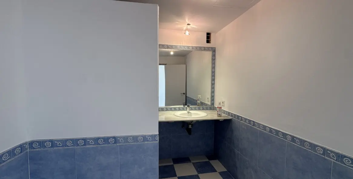 Sale of middle floor apartment in Mijas Costa 9