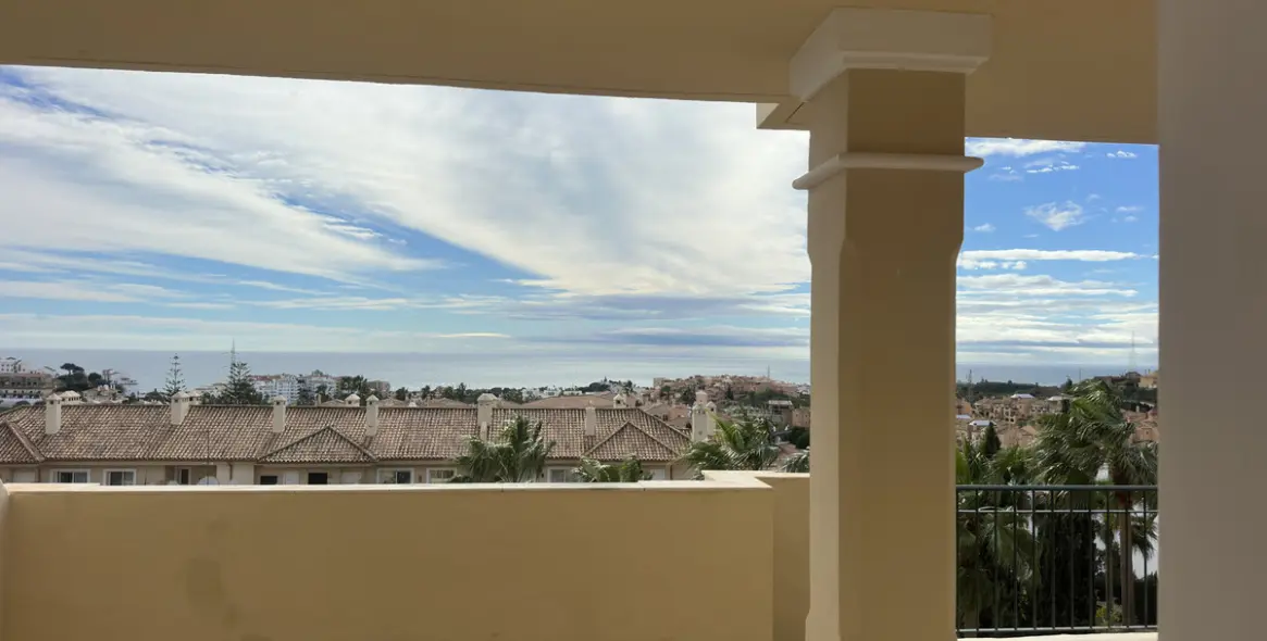 Sale of middle floor apartment in Mijas Costa 14