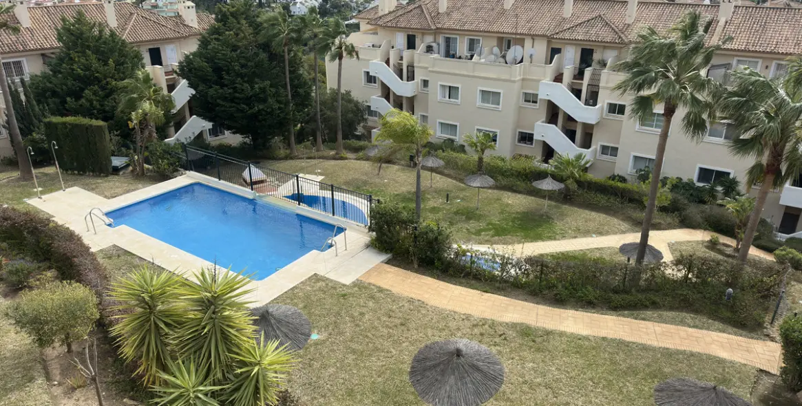 Sale of middle floor apartment in Mijas Costa 15