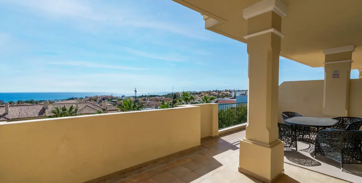 Venta de apartamento en planta media en Mijas Costa 20