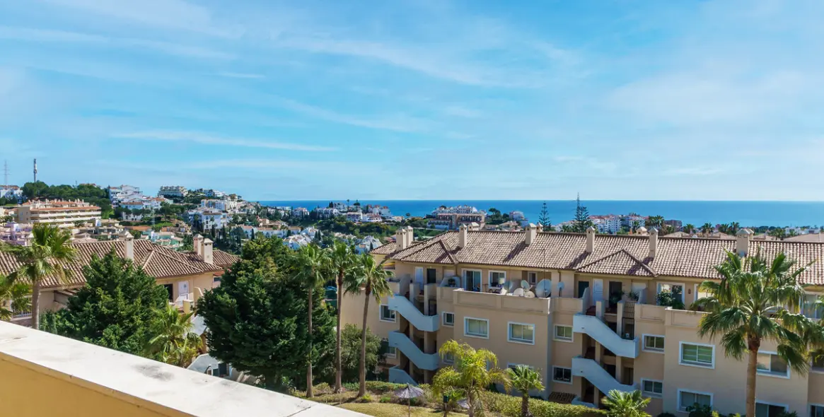 Venta de apartamento en planta media en Mijas Costa 21