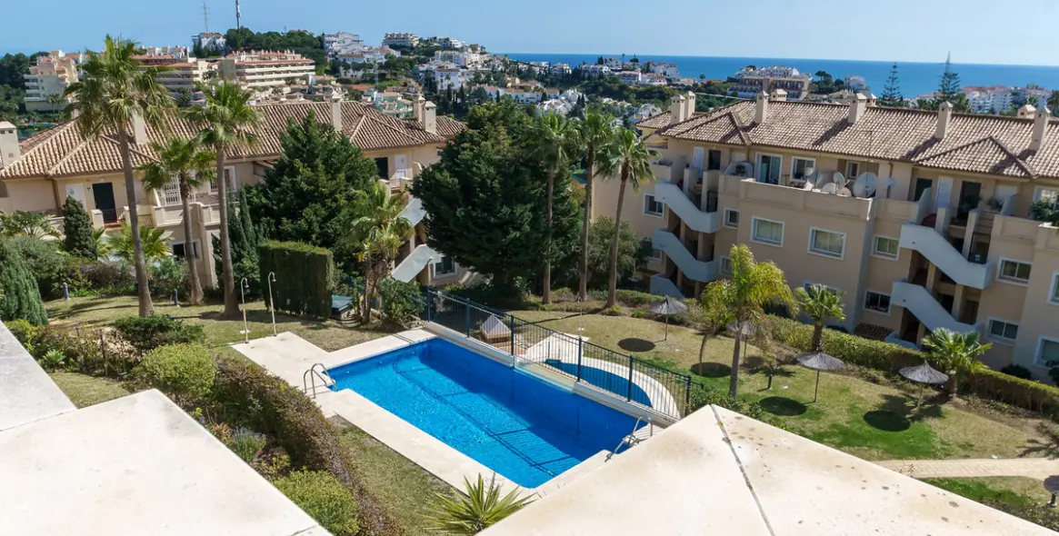 Venta de apartamento en planta media en Mijas Costa 24