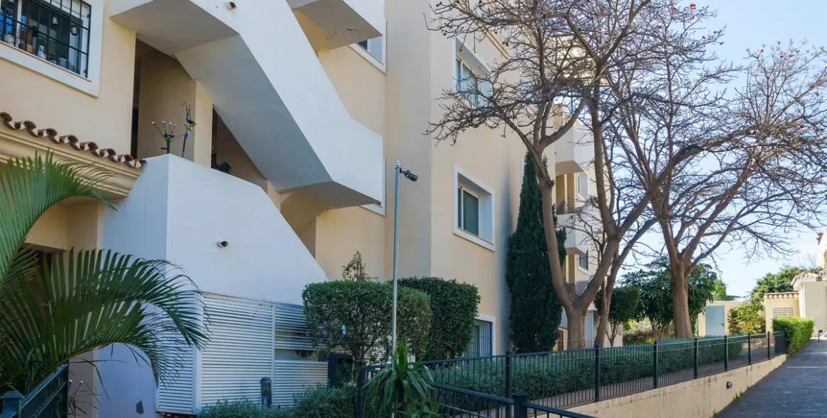 Venta de apartamento en planta media en Mijas Costa 25