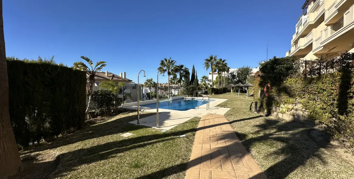 Venta de apartamento en planta media en Mijas Costa 28