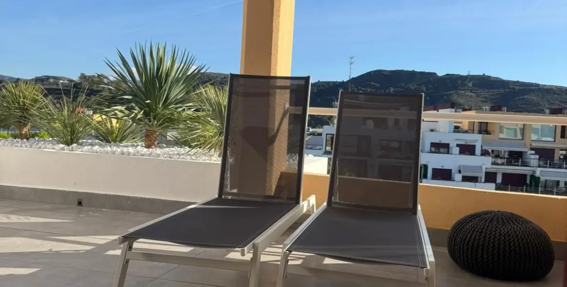 Продажа двухуровневого пентхауса в Benahavís 9