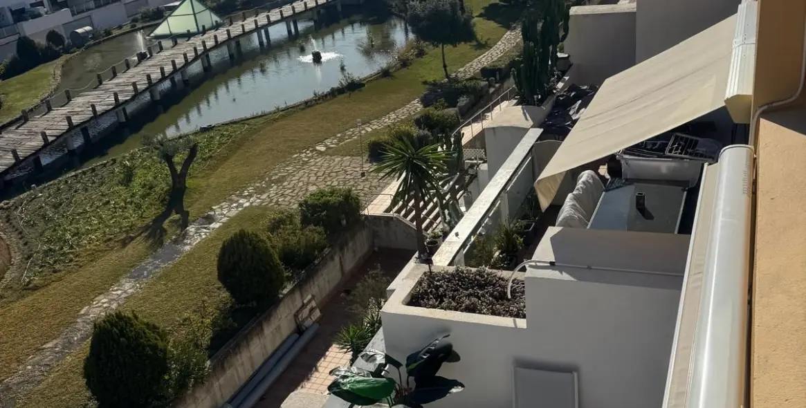 Продажа двухуровневого пентхауса в Benahavís 30