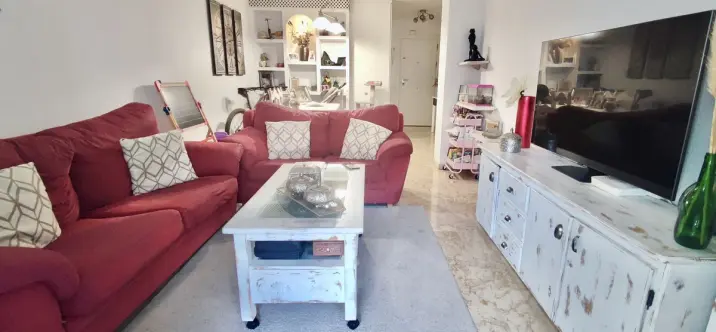 Sale of middle floor apartment in Benalmadena 1