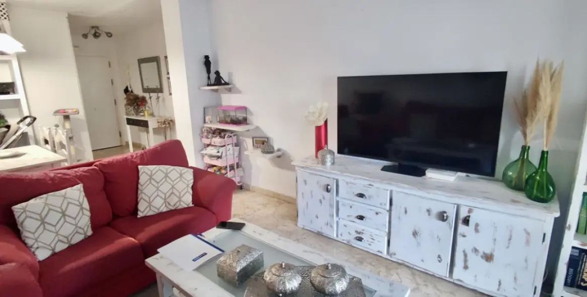 Sale of middle floor apartment in Benalmadena 3