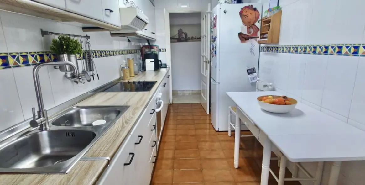 Sale of middle floor apartment in Benalmadena 9