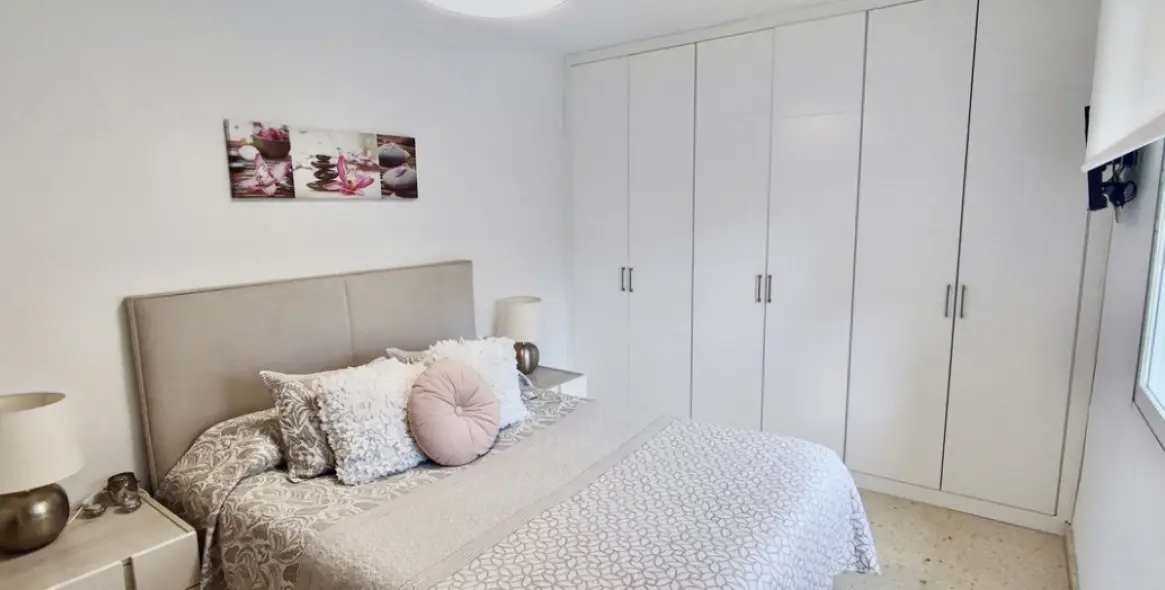 Sale of middle floor apartment in Benalmadena 12