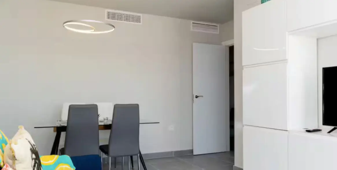 Venta de apartamento en planta media en Estepona 6