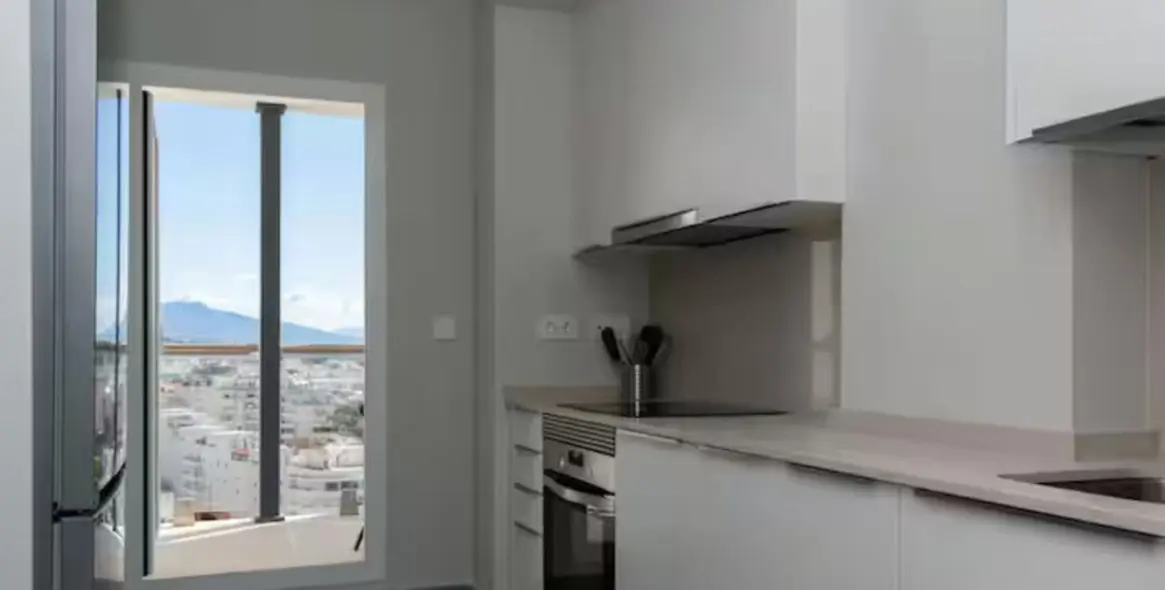 Venta de apartamento en planta media en Estepona 7