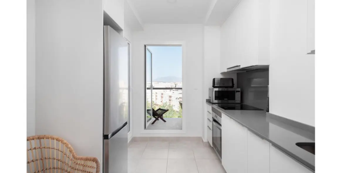 Venta de apartamento en planta media en Estepona 8