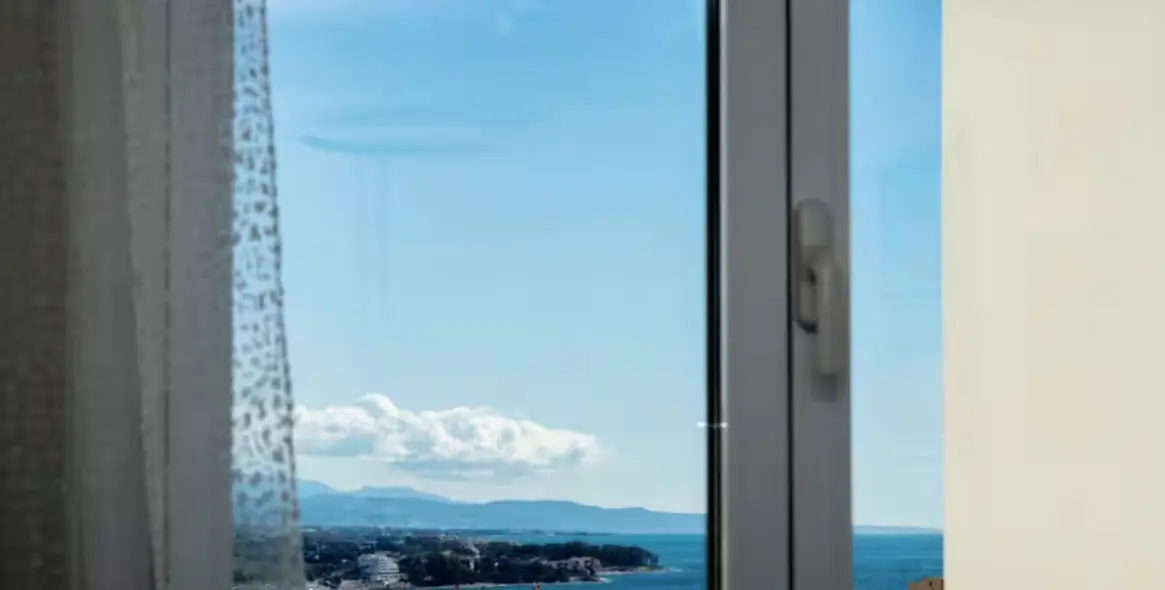 Venta de apartamento en planta media en Estepona 10