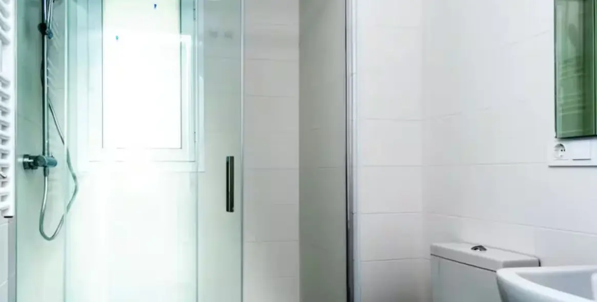 Venta de apartamento en planta media en Estepona 13