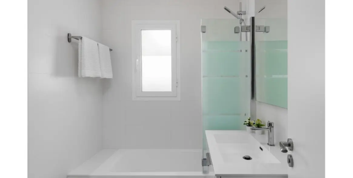 Venta de apartamento en planta media en Estepona 14