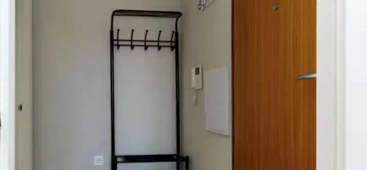 Venta de apartamento en planta media en Estepona 2