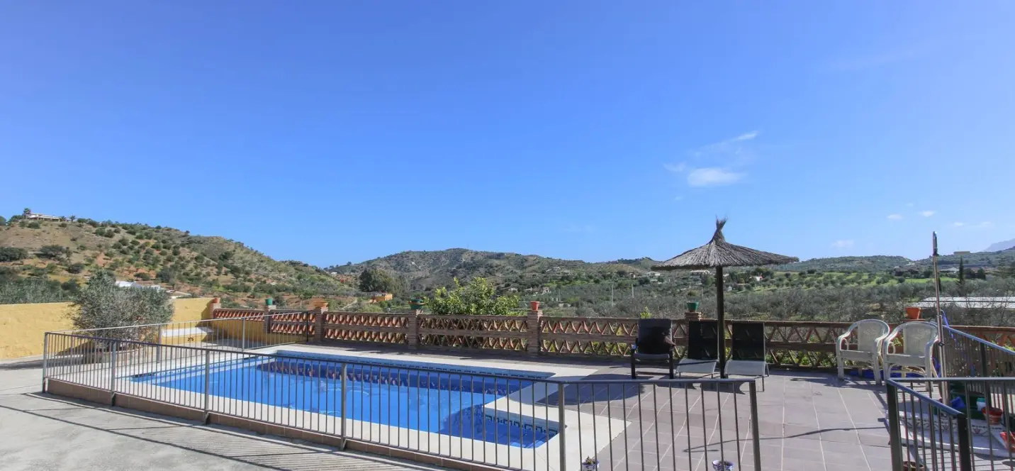 Sale of detached villa in Monda 2
