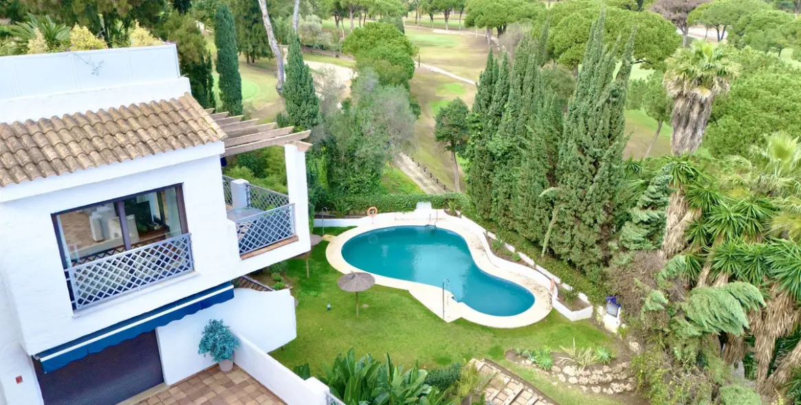 Sale of middle floor apartment in Río Real 1